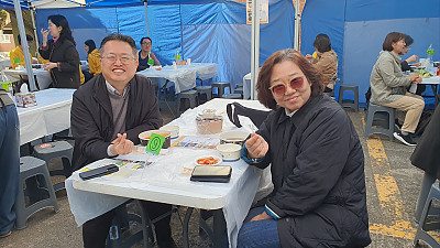 기독교 단체 내일을 여는 집 바자회 참석